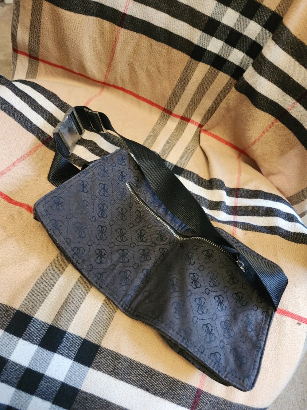 VINTAGE GUESS POUCH - Picture 6 of 9